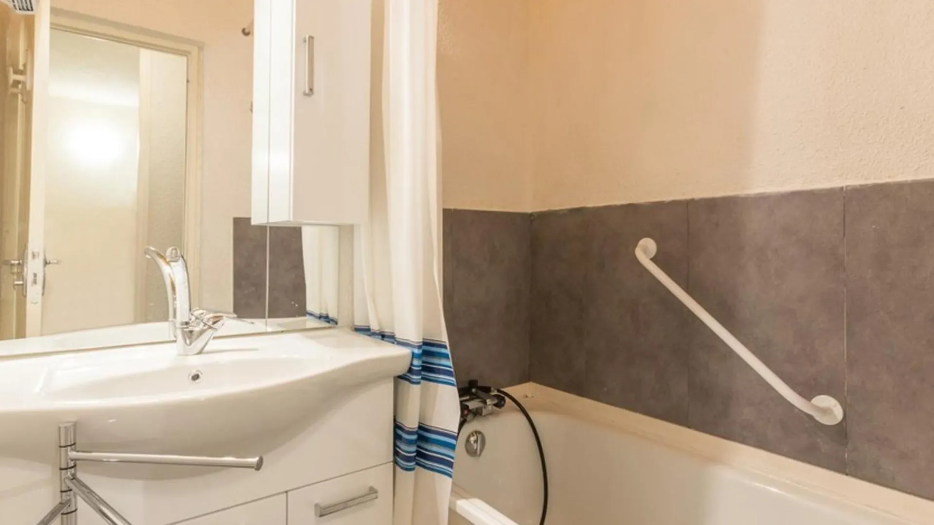 Studio Cosy - Pied Des Pistes Avec Balcon Sud, Acces Piscine & Services Pratiques - Fr-1-267-211 Le Corbier